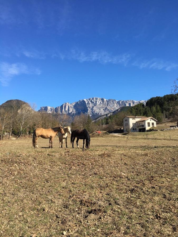 Gîte d'étape d'Aurouses Die Exterior foto